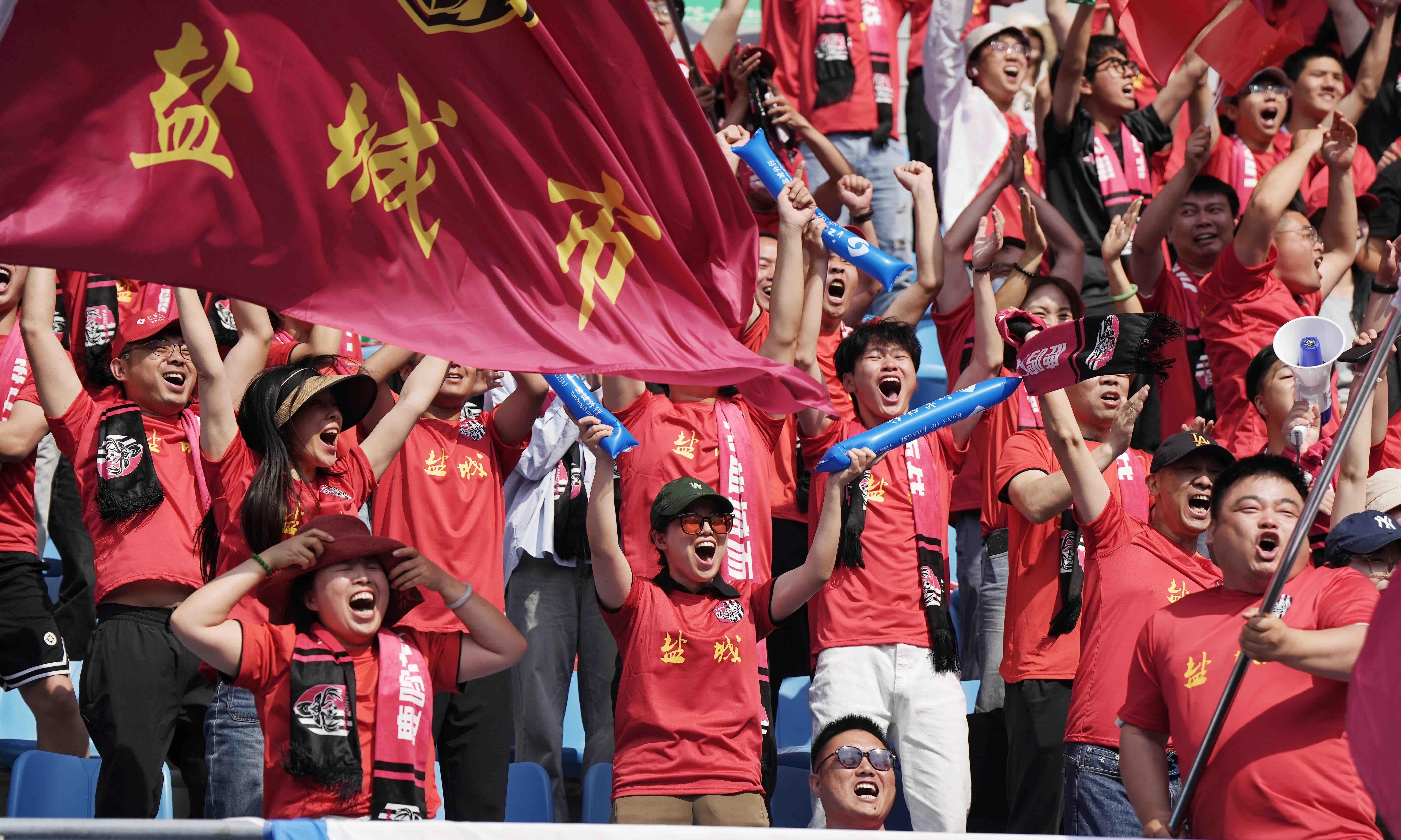 热门球队在主场取得胜利，积分追赶