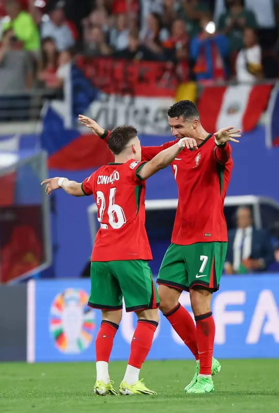 英格兰力克西班牙，C罗扑点救主美洲杯的简单介绍