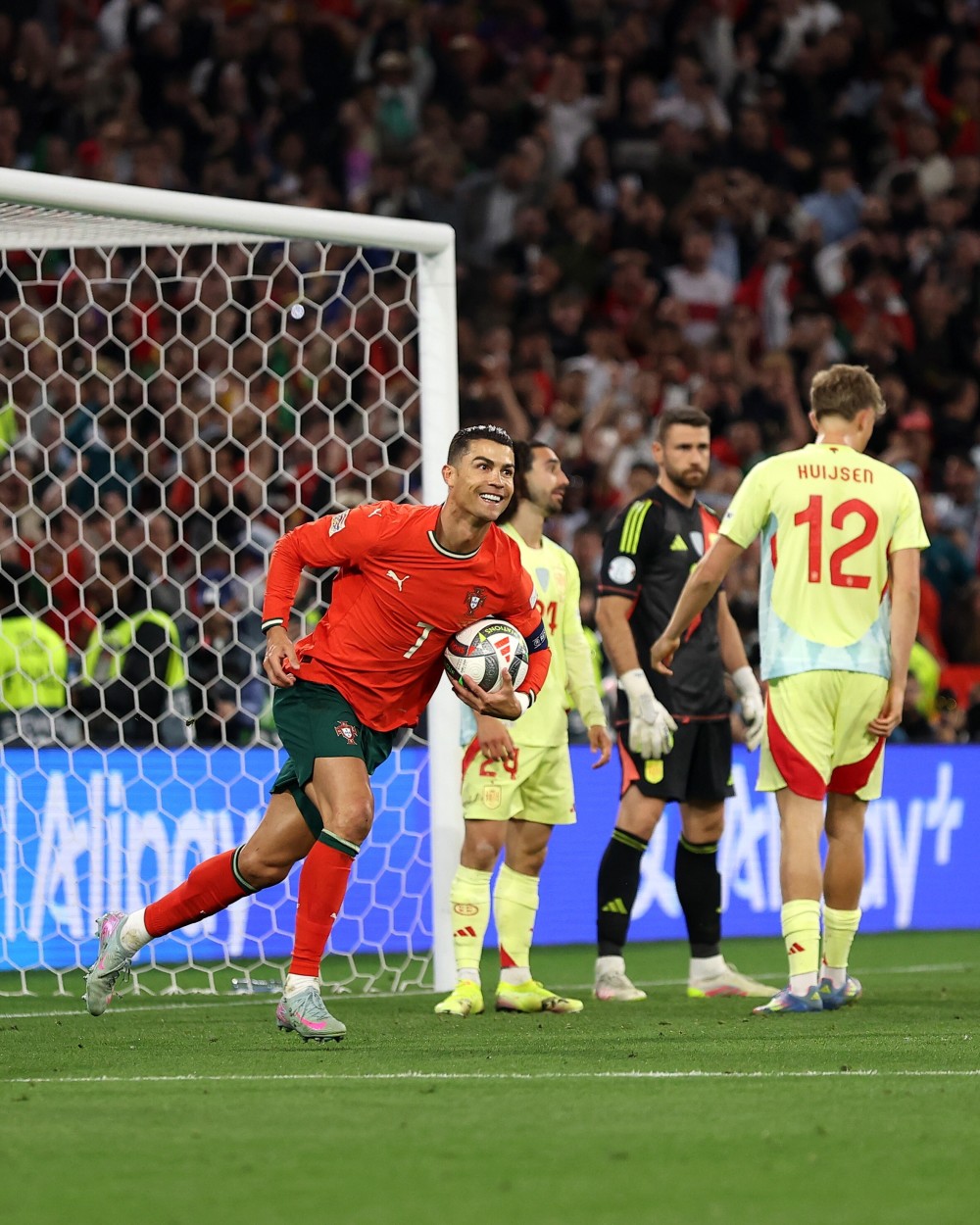 巴萨力克西班牙，C罗帽子戏法世界杯的简单介绍