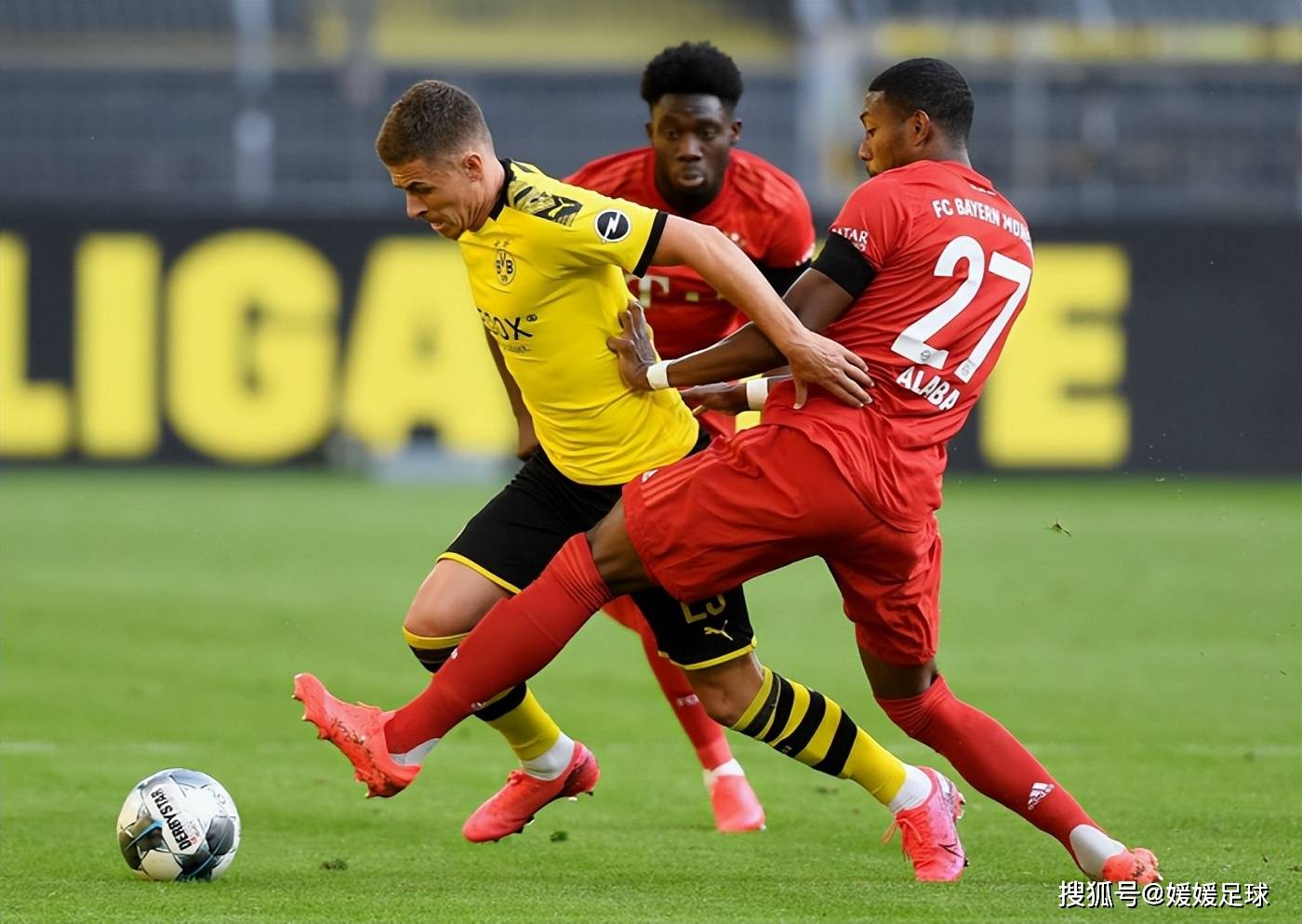 多特蒙德主场大胜法兰克福,逼近德甲前四位置 多特蒙德主场大胜法兰克福,逼近德甲前四位置