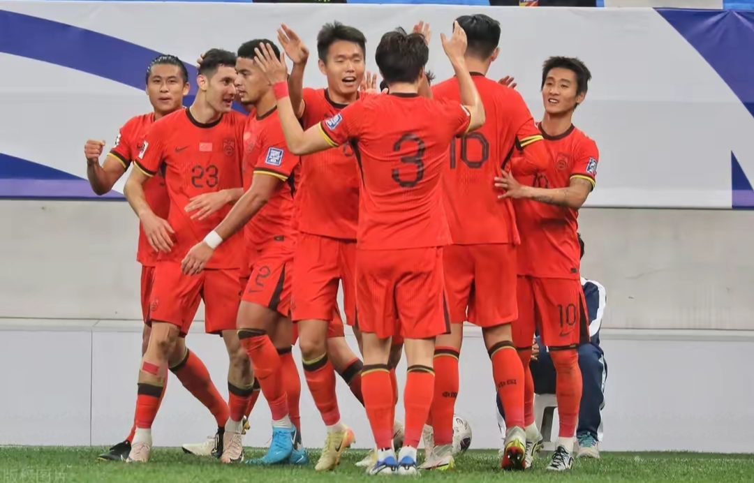 主场气氛火爆,球队士气大振的简单介绍 主场气氛火爆,球队士气大振的简单介绍