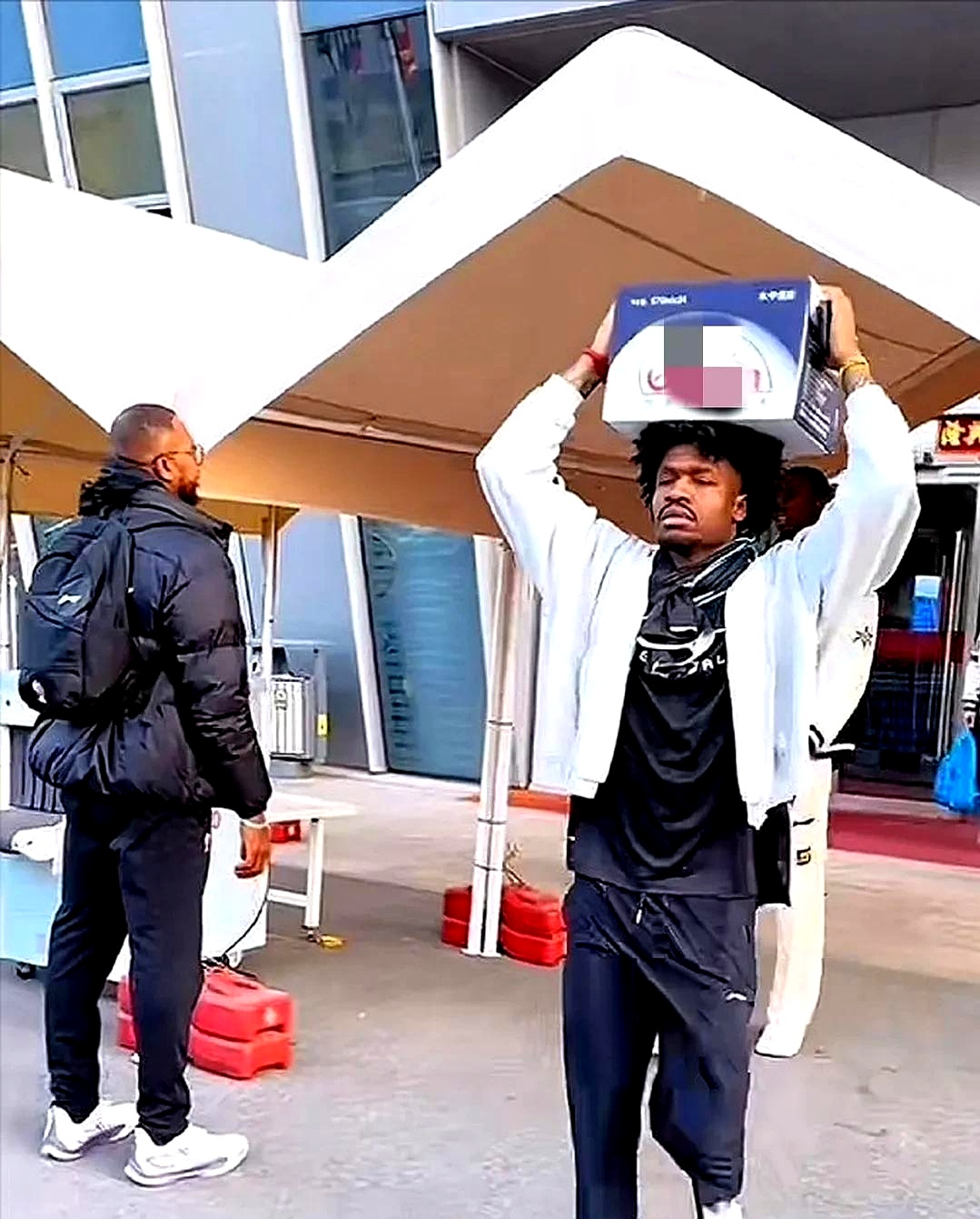 外援表现稳定，助力球队获得胜利