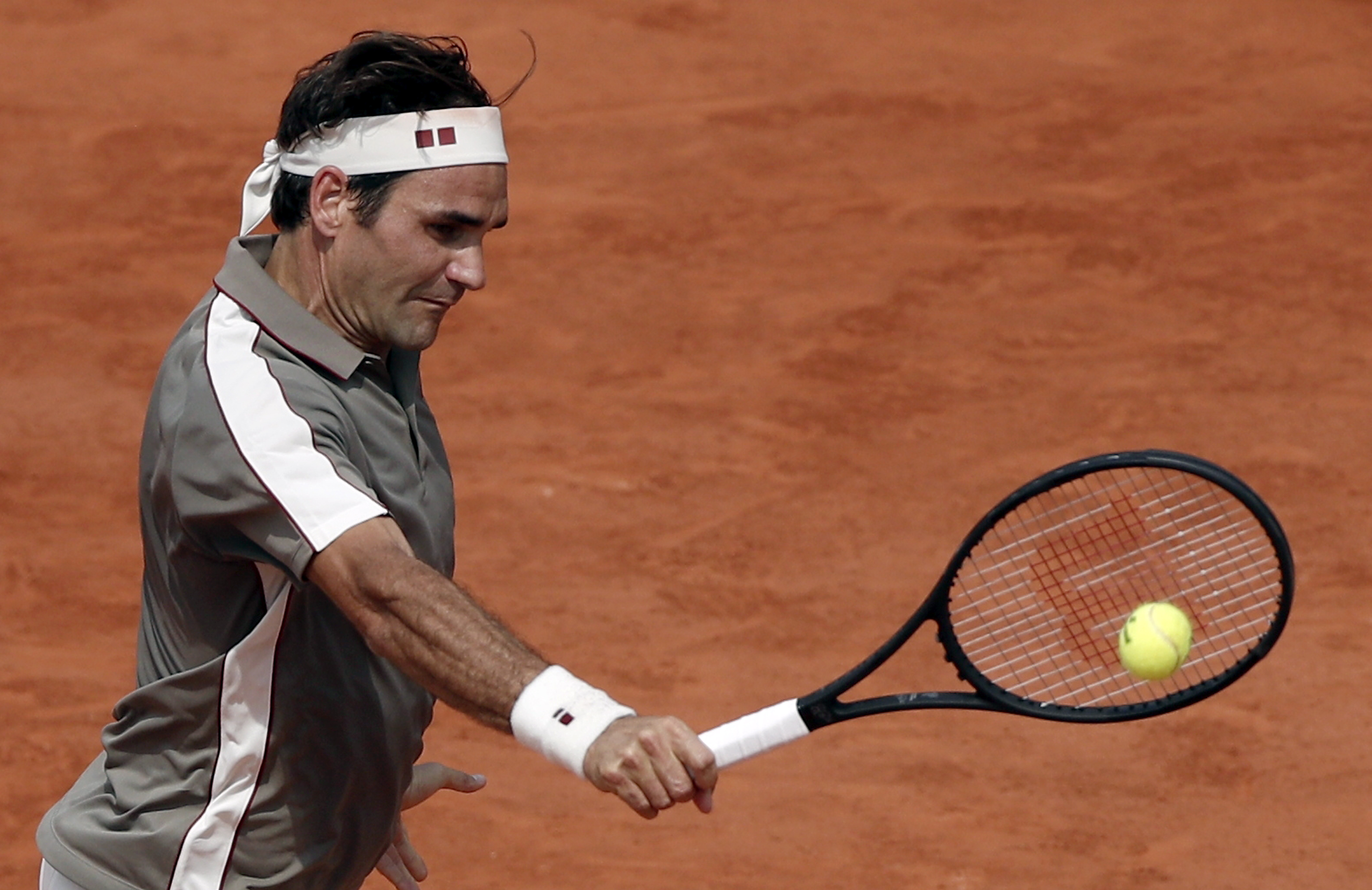 法国网球队险胜英国网球队，费德勒完成帽子戏法的简单介绍