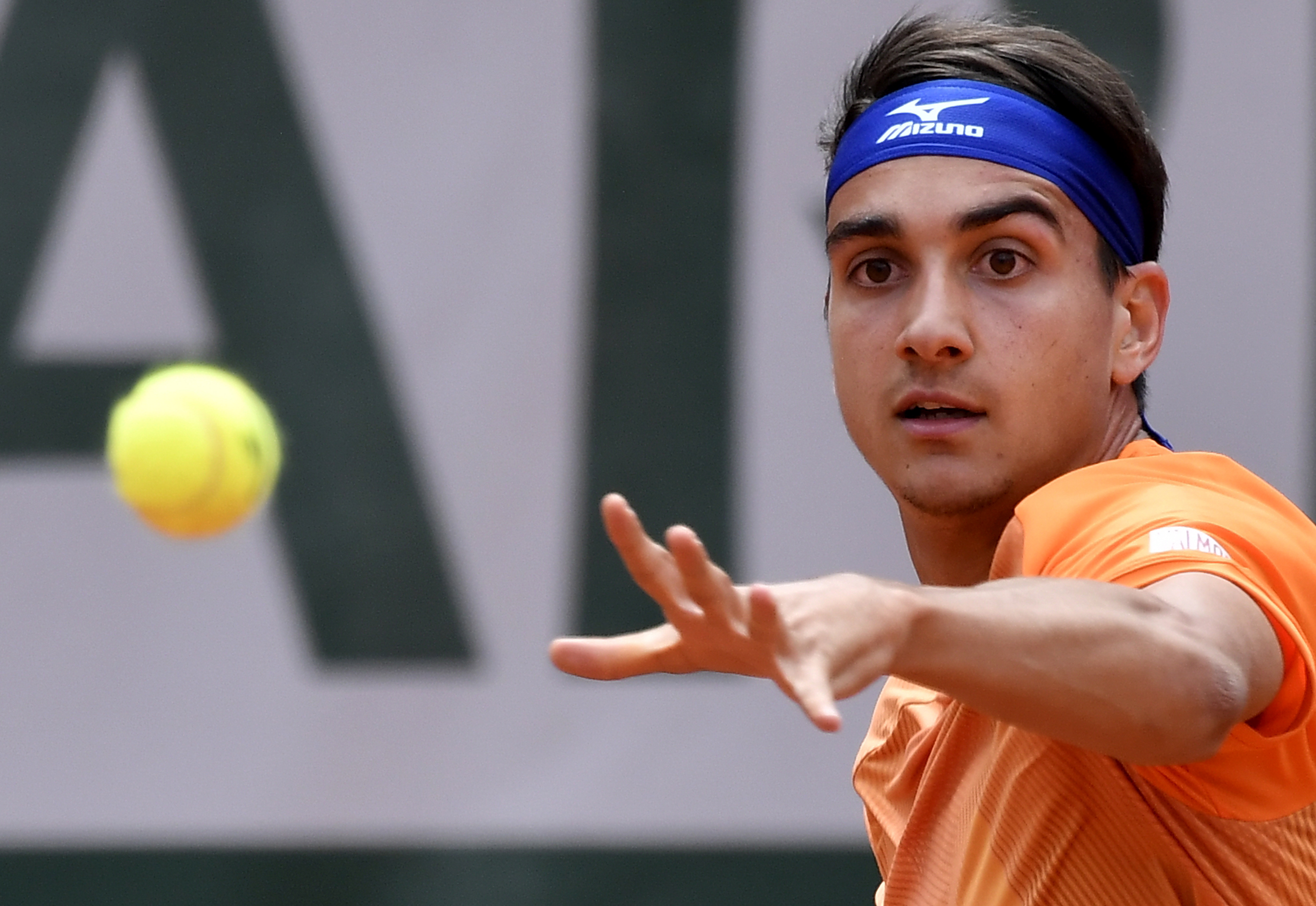 法国网球队险胜英国网球队，费德勒完成帽子戏法的简单介绍