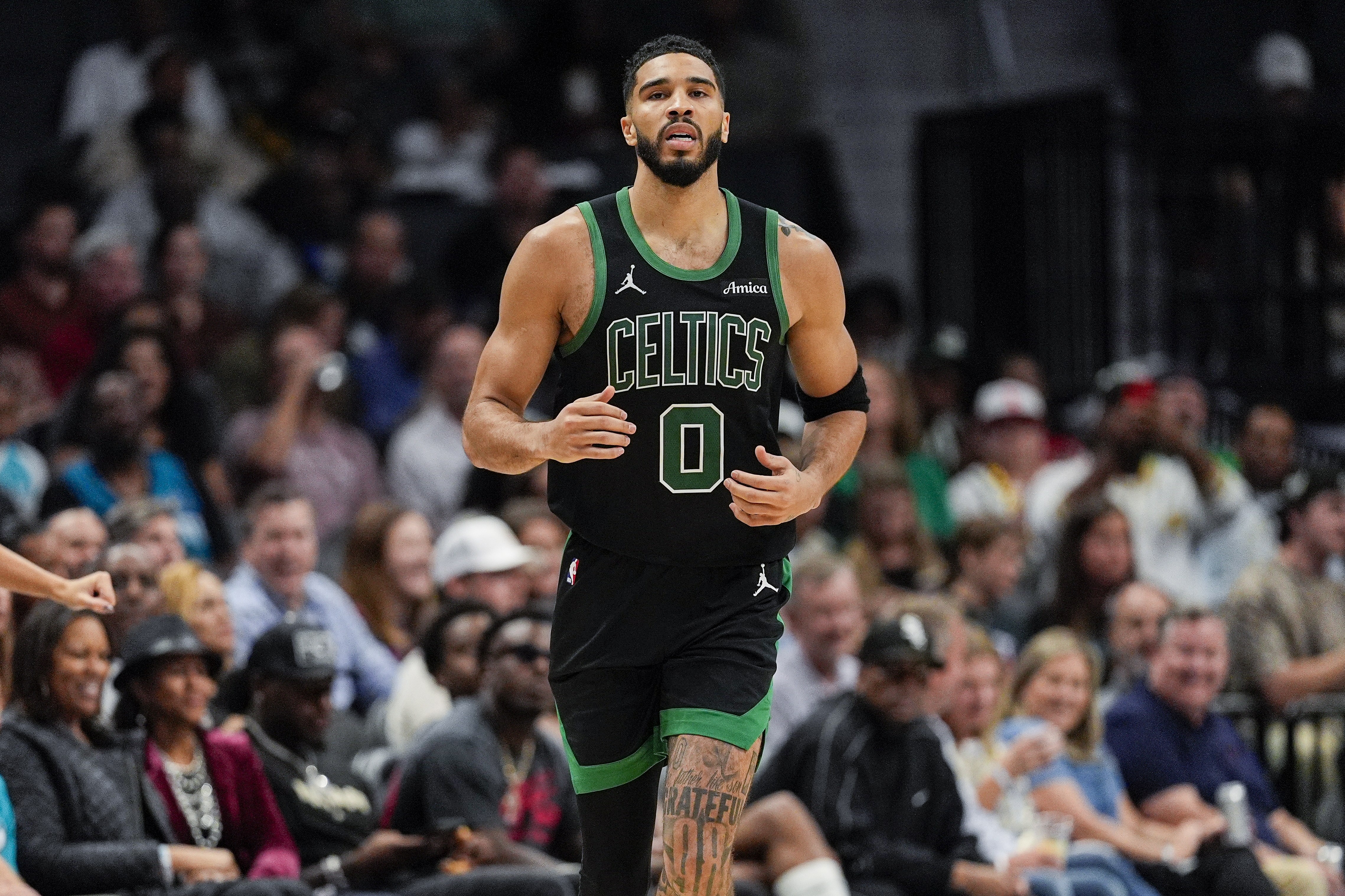 凯尔特人战胜老鹰获得关键胜利