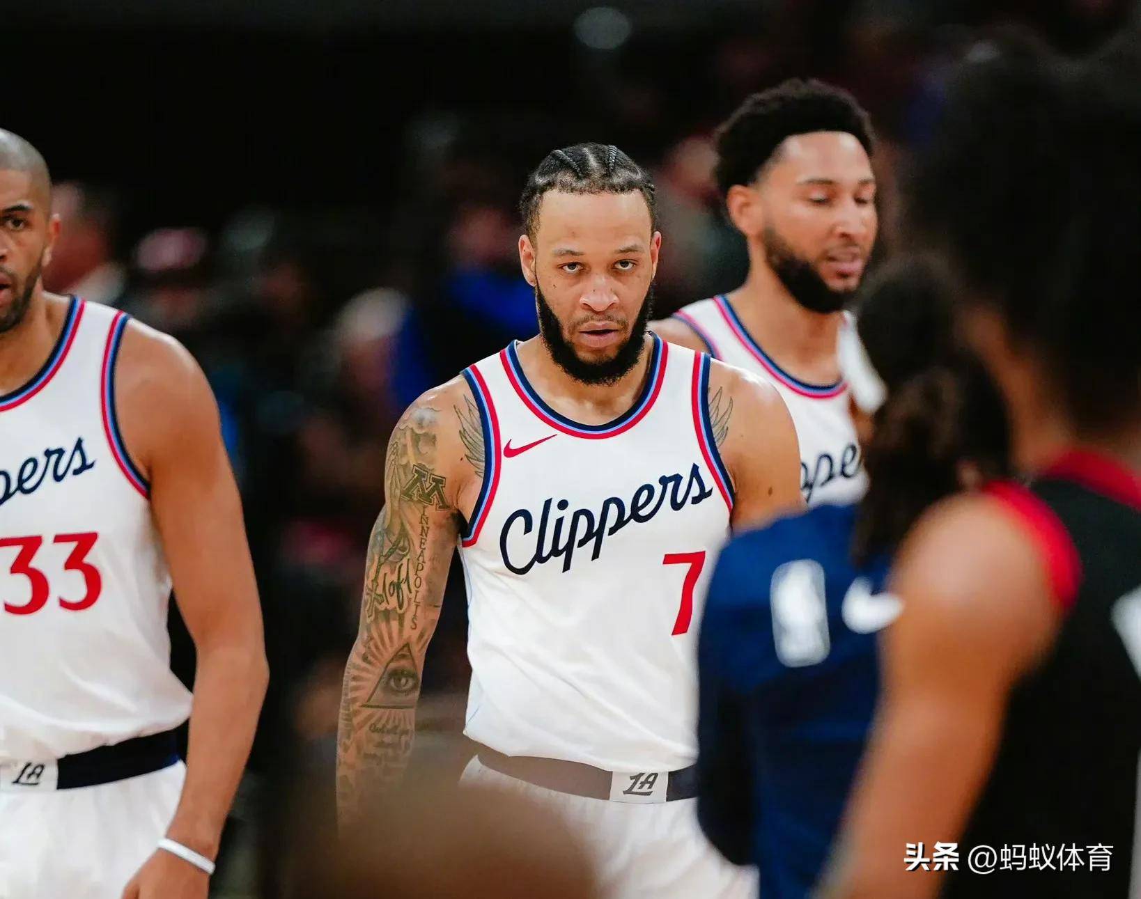 尼克斯惨败快船,伊巴卡砍下35分 尼克斯惨败快船,伊巴卡砍下35分