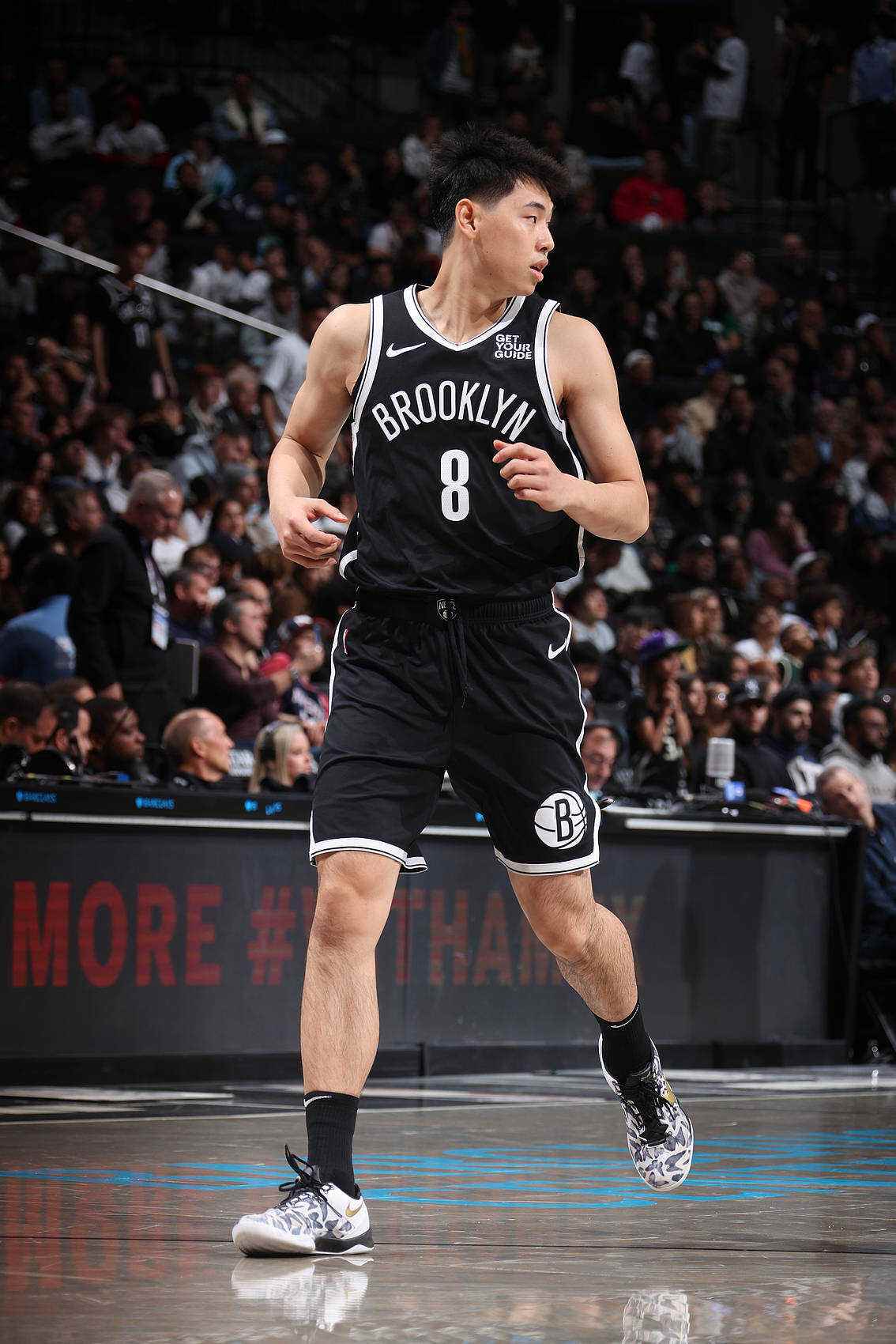 雄鹿不敌篮网,字母哥砍下28分 雄鹿不敌篮网,字母哥砍下28分