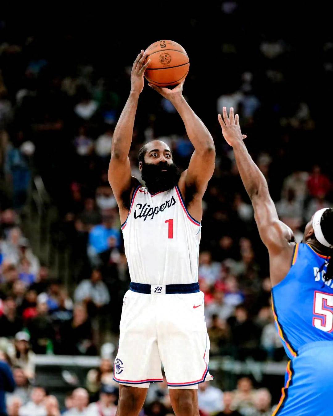 快船主场击败森林狼,取得五连胜 快船主场击败森林狼,取得五连胜