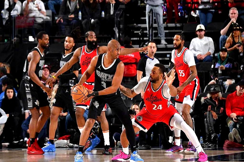 快船主场击败森林狼,取得五连胜 快船主场击败森林狼,取得五连胜