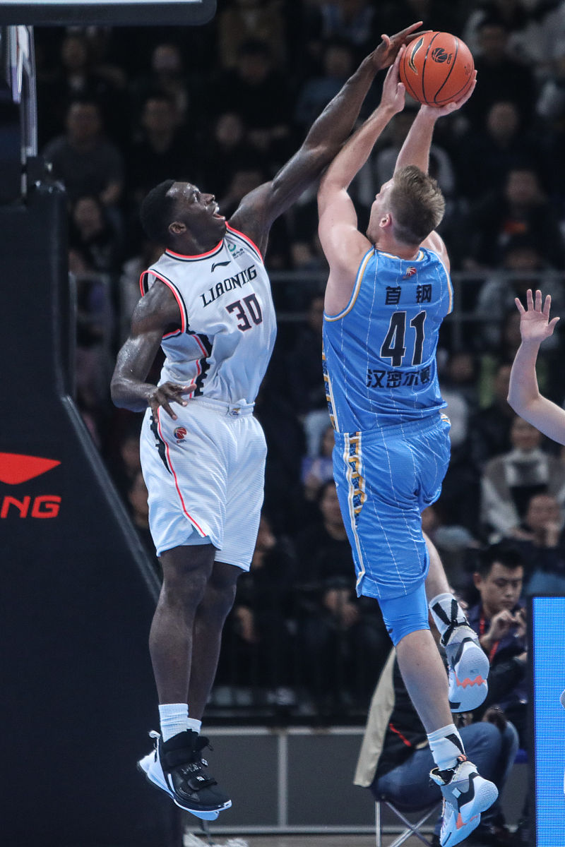 快船大胜鹈鹕,取得四连胜 快船大胜鹈鹕,取得四连胜