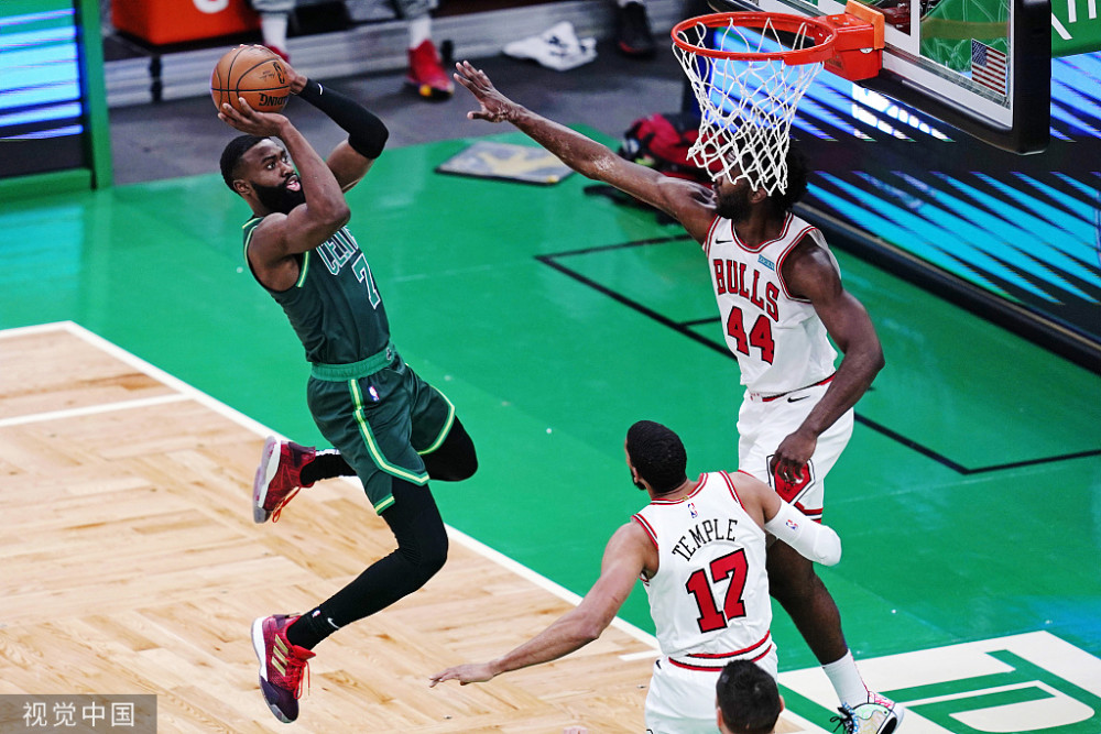 关于凯尔特人险胜阿根廷男篮，拉文送出助攻的信息