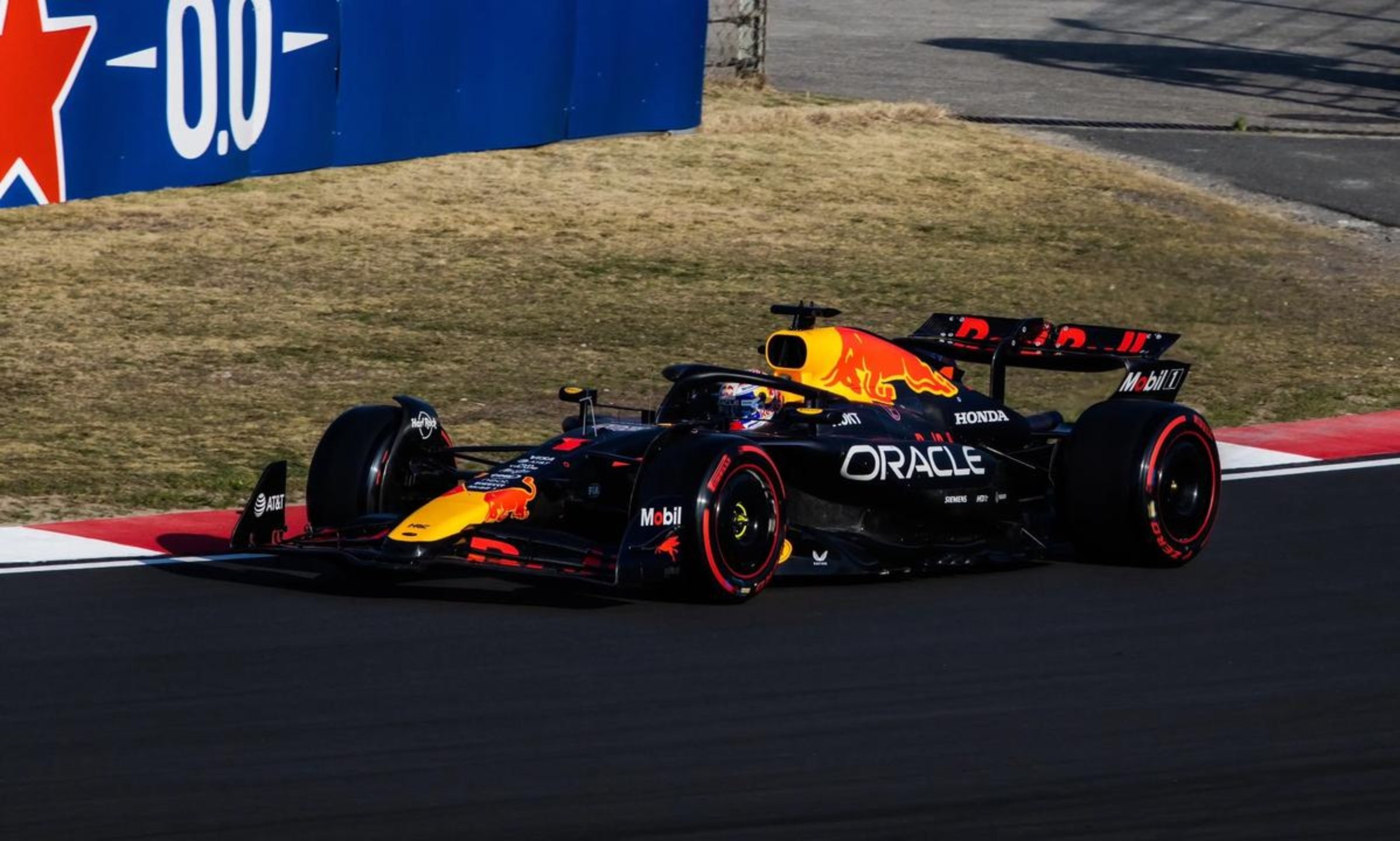 红牛二队碾压索伯车队,维斯塔潘关键制胜 红牛二队碾压索伯车队,维斯塔潘关键制胜